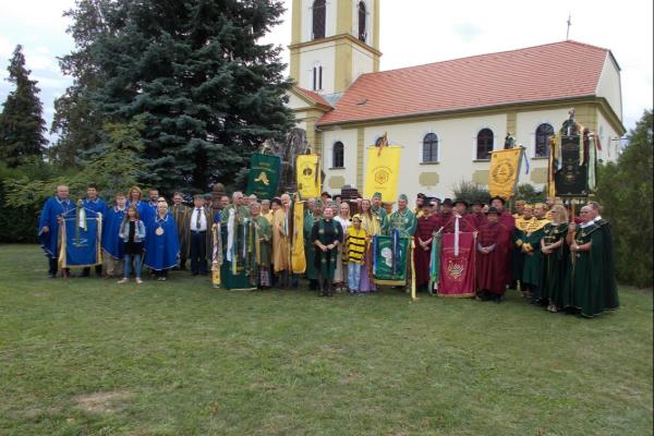 A tizennegyedik m�h�sznap